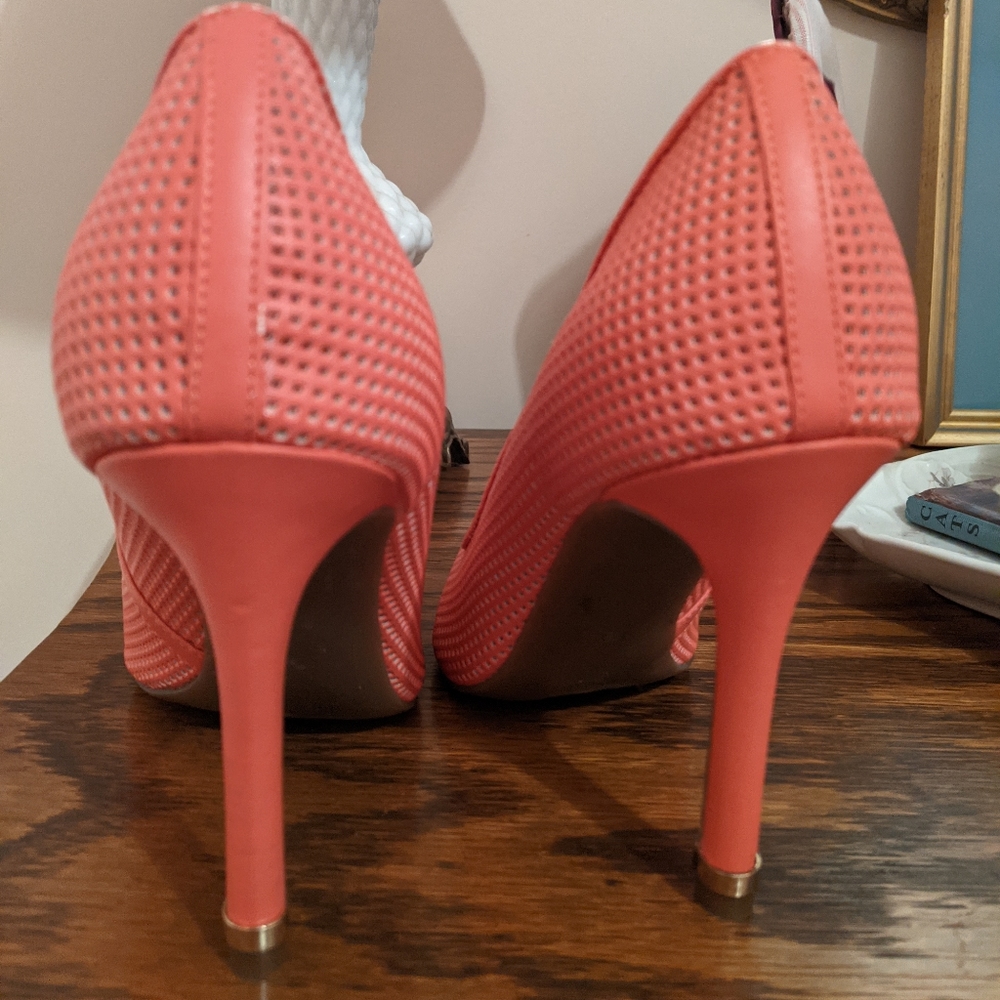 GUESS orange pointed toe tangerine pumps heels 7.5 - Picture 6 of 6